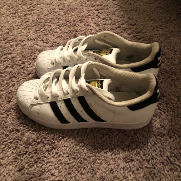 Kid Size 4 1/2 adidas shoe - Picture 4 of 4